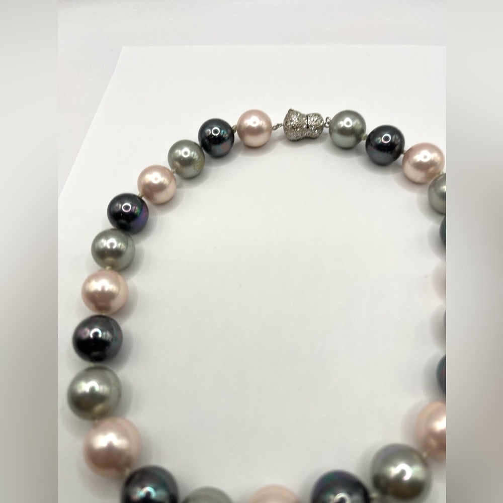 Chic Glass Pearl Necklace in Pink, Silver, Black With Elegant Closure Big Bold - Picture 6 of 12